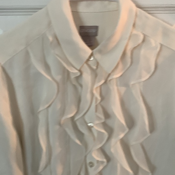 Chico’s Women’s Ruffled Creamy White Button Down Shirt Sz. 0 U.S. Size 4/6 - Picture 3 of 12